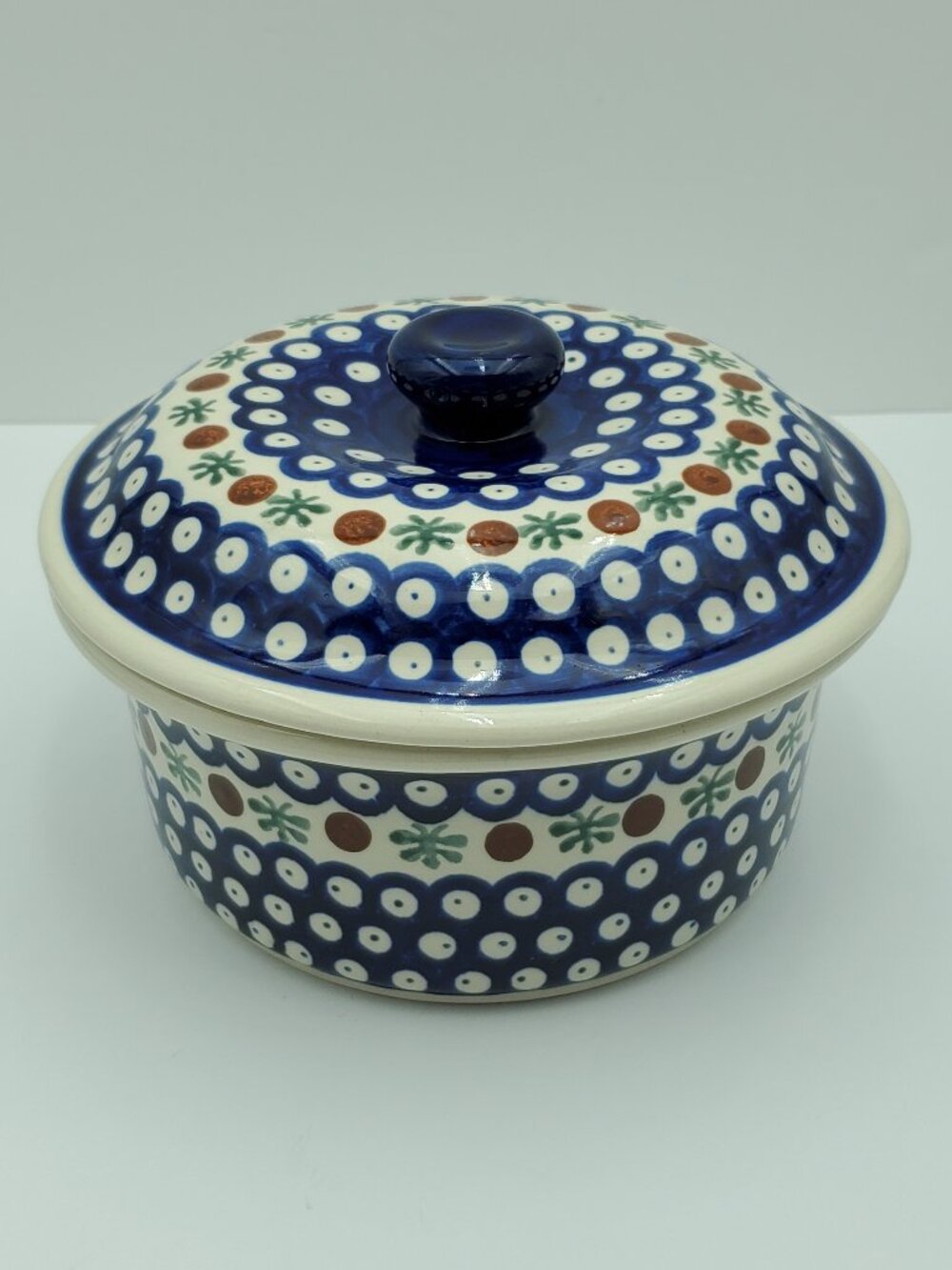 Polish Pottery Mosquito Round Lidded Baker Peacock Eyes Covered Casserole Dish